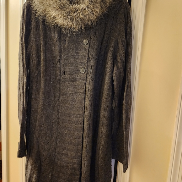 Beautiful Charcoal long cardigan sweater with fur collar. - Picture 2 of 3